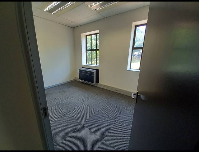 631M² OFFICE TO LET IN BRYANSTON